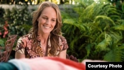 Helen Hunt as “Cheryl Cohen Greene.” Image courtesy of Fox Searchlight Pictures