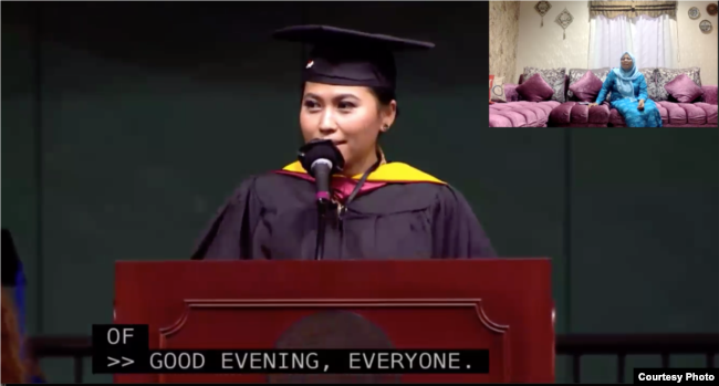 Ibu Armaya Doremi, Umi Kalsum, turut menyimak pidato puterinya secara virtual dari Indonesia (dok: ZOOM/Armaya Doremi)