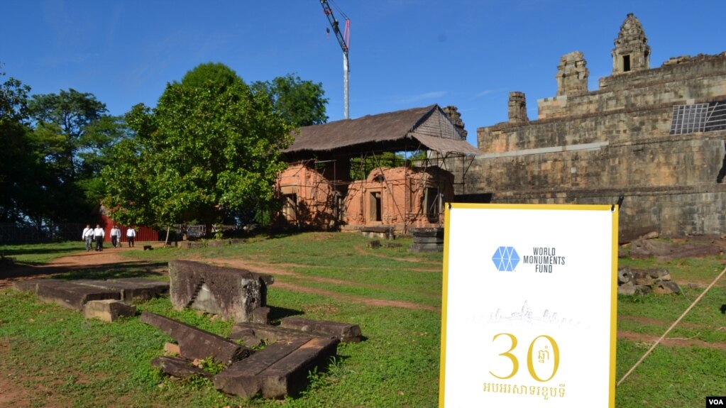 គម្រោងជួសជុលប្រាសាទបាក់ខែងកំពុងស្ថិតនៅក្រោមដំណាក់កាលទី០៥ នាពេលបច្ចុប្បន្ន ក្រោមកិច្ចសហប្រតិបត្តិការរវាងរដ្ឋាភិបាលអាមេរិក និងរដ្ឋាភិបាលកម្ពុជា។ (ណឹម សុភ័ក្រ្តបញ្ញា/VOA)