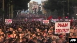 Shqipëri: Opozita përsëri në protestë, kërkon zgjedhje të parakohëshme