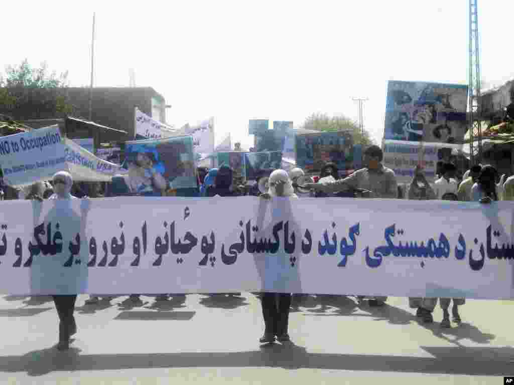 تظاهرات ضد پاکستان توسط هواداران یک حزب سیاسی در ننگرهار