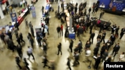 Des chômeurs à Washington lors d'une foire aux emplois organisée par la Chambre de commerce des États-Unis à Washington, D.C., le 8 janvier 2016.