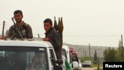 Free Syrian Army fighters head toward the frontline in a convoy, where clashes with forces loyal to Syria's President Bashar al-Assad are taking place, in Idlib, April 3, 2013.