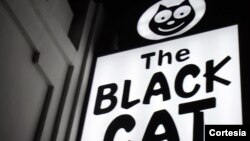 El diario Los Ángeles Times informó que Miembros de la policía de Los Ángeles asistirán al acto del Black Cat como símbolo de los cambios y la mejoría de la situación de los homosexuales en las últimas décadas.