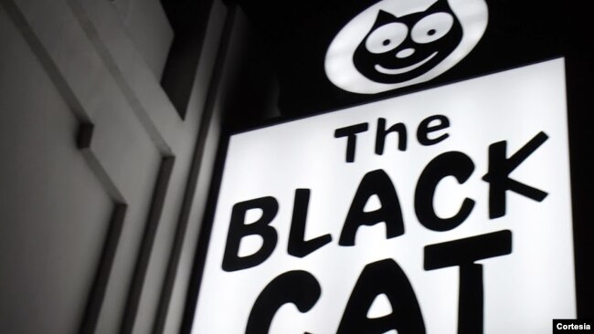 El diario Los Ángeles Times informó que Miembros de la policía de Los Ángeles asistirán al acto del Black Cat como símbolo de los cambios y la mejoría de la situación de los homosexuales en las últimas décadas.