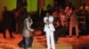 
L'artiste et ministre sénégalais Youssou Ndour (C) et les chanteurs sénégalais Thione Seck (L), Ismael Lo et Omar Pene en concert au Grand Théâtre de Dakar le 8 septembre 201, au profit des victimes des inondations. 