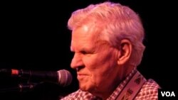 Doc Watson at MerleFest in 2007 (VOA/Katherine Cole)