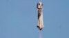 El cohete New Shepard de Blue Origin' despega del puerto espacial cerca de Van Horn, Texas, llevando a bordo al ex astro de fútbol americano Michael Strahan junto con otros pasajeros el sábado, 11 de diciembre del 2021.