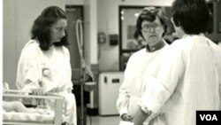 Dr. Mary Ellen Avery, center, working in 1977