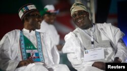 Les deux candidats, Atiku Abubakar et Mohammadu Buhari, à Lagos au Nigeria le 11 décembre 2014.