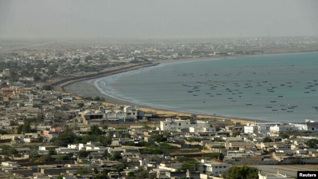 گورنر سندھ عمران اسماعیل کا کہنا تھا کہ وزیر اعظم کراچی کے جزائر پر 2 نئے شہر آباد کرنا چاہتے ہیں۔ (فائل فوٹو)