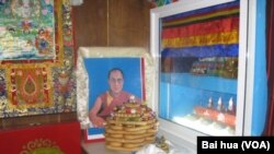 俄罗斯一家佛教社团中供奉的达赖喇嘛像
