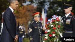 Predsednik Barak Obama nakon polaganja venca na grob Neznanog junaka na groblju u Arlingtonu