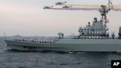 QINGDAO, CHINA - APRIL 23: Chinese Navy helicopters and 527 warship attend an international fleet review to celebrate the 60th anniversary of the founding of the People's Liberation Army Navy on April 23, 2009 in Qingdao of Shandong Province, China. (Photo by Guang Niu/Pool/Getty Images)