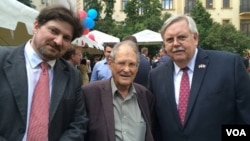 Сергей Ковалев (в середине) и Джон Теффт (справа)