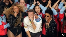 Beyoncé, Coldplay singer Chris Martin, and Bruno Mars perform during halftime of the NFL Super Bowl 50 football game in Santa Clara, Calif., Feb. 7, 2016.
