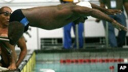 Indonesia's Daniel Patay dives into the pool in the men's 400-meter freestyle functional relay competition during the third ASEAN Para Games in Manila Monday, Dec. 19, 2005.