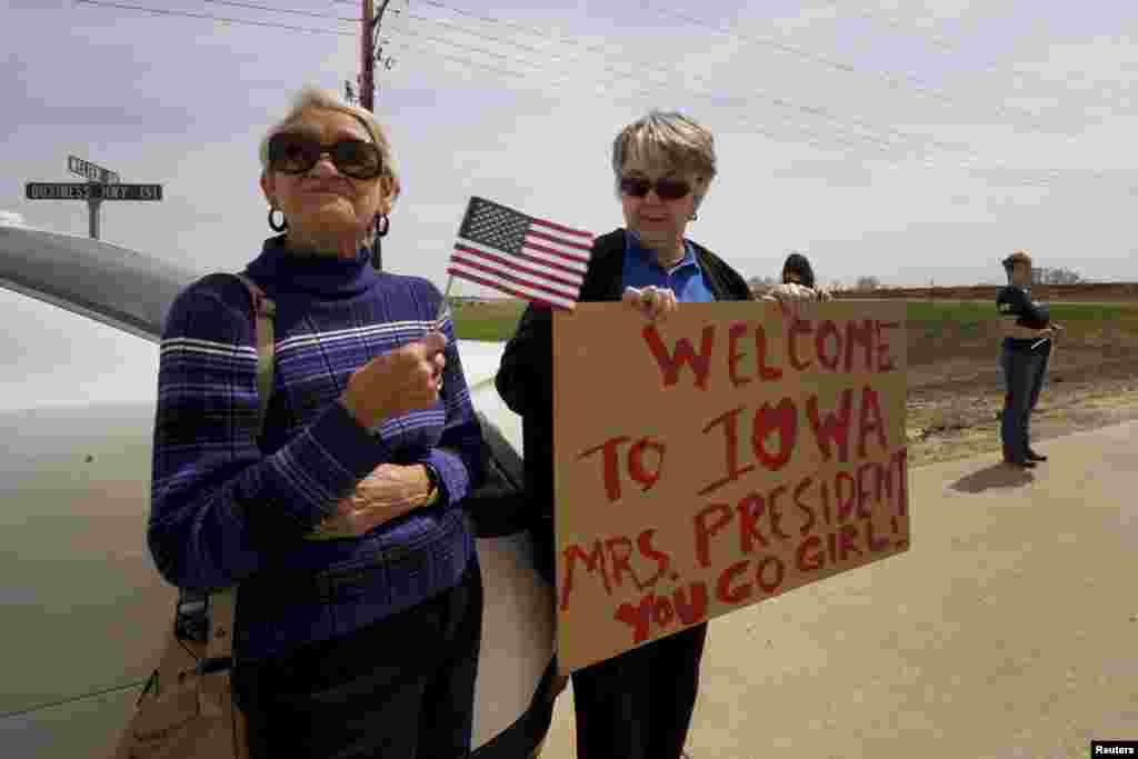 Supporters wait for U.S. presidential candidate and former Secretary of State Hillary Clinton to arrive to campaign for the 2016 Democratic presidential nomination at Kirkwood Community College in Monticello, Iowa, April 14, 2015.