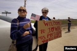 Supporters wait for U.S. presidential candidate and former Secretary of State Hillary Clinton to arrive to campaign for the 2016 Democratic presidential nomination at Kirkwood Community College in Monticello, Iowa April 14, 2015. Clinton, who announced on