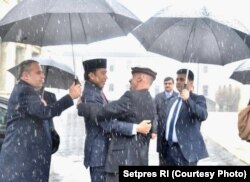 Presiden Jokowi disambut Presiden Afghanistan Ashraf Ghani dalam kunjungannya baru-baru ini ke Kabul.