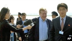 Ambassador Robert King (C), U.S. envoy for North Korean human rights, and his party arrive at Pyongyang airport in North Korea, May 24, 2011