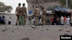  دھماکے کے بعد مکہ مسجد کے باہر پولیس کی بھاری نفری کو تعینات کر دیا گیا تھا۔ 18 مئی 2007