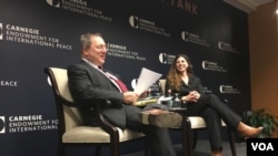 La autora Rachel Kleinfeld durante la presentación de su libro , A Savage Order: How the World’s Deadliest Countries Can Forge a Path to Security' en Washington D.C.