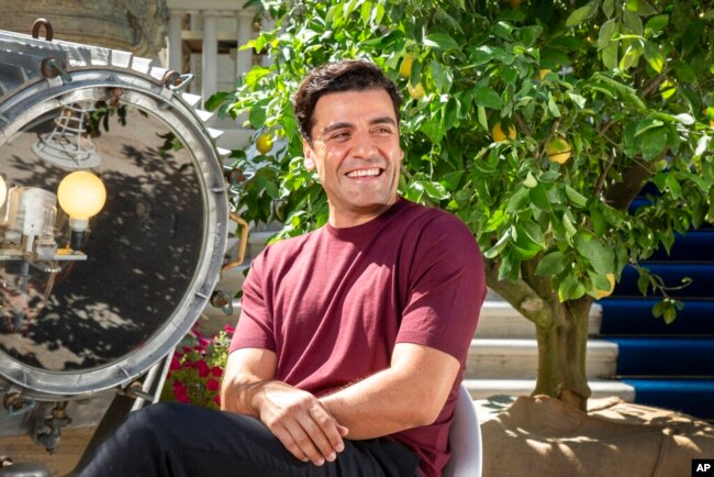 Oscar Isaac, pemeran tokoh William Tell dalam film "The Card Counter" di acara festival film Venice di Italia (Joel C Ryan/Invision/AP)