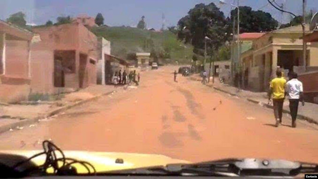 Avenida principal do município do Quimbele sem nenhuma agência bancária