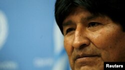 “Vengo en nombre del pueblo boliviano para expresar toda nuestra solidaridad, dijo Morales al llegar a la base militar aérea de Manta, una de las ciudades devastadas por el sismo.