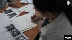 Enfermeros entrevistados por la VOA en Venezuela reportan escasez de guantes y mascarillas en sus hospitales y temor en su gremio por el riesgo de contagio. [Foto: Gustavo Ocando Alex]