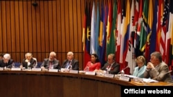 El Secretario General de la OEA, José Miguel Insulza, asiste a la Comisión Económica para América Latina (CEPAL) celebrada en Santiago de Chile.