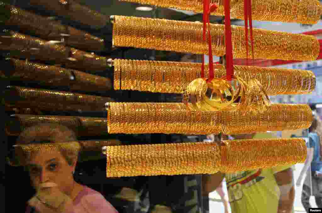 سونے کی مصنوعات توجہ کا مرکز