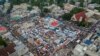 Una vista aérea muestra un mercado callejero en Puerto Prince, la policía intentó intervenir en un distrito de la capital conocido por ser utilizado por una pandilla como lugar de secuestros. [Foto de archivo]