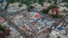 Una vista aérea muestra un mercado callejero en Puerto Prince. La policía intentó intervenir en un distrito de la capital conocido por ser utilizado por una pandilla como lugar de secuestros. [Foto de archivo]