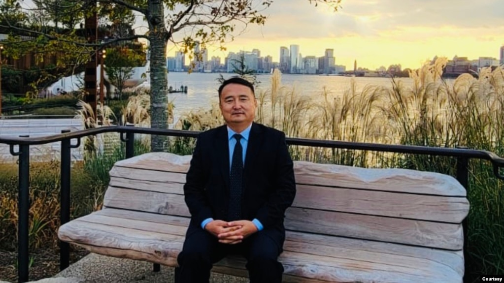 哈萨克人权团体“阿塔珠尔特志愿者组织”创始人赛尔克坚2021年10月摄于美国纽约。(照片由本人提供)(photo:VOA)