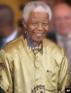 Mandela wearing another one of Buirski’s famous silk shirts