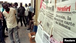 FILE - Kinshasa residents read local newspapers.