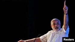 PM India Narendra Modi mengecam Pakistan dalam kunjungannya ke Kashmir, India Selasa 12/8 (foto: dok).