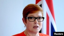 Bộ trưởng Quốc phòng Úc Marise Payne trong một cuộc họp báo ở Anh, ngày 9 tháng 9, 2016
