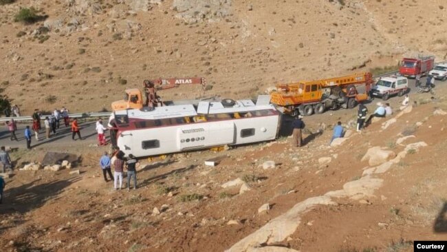 Qərbi Azərbaycanda jurnalistlərin avtobusu qəzaya uğrayıb