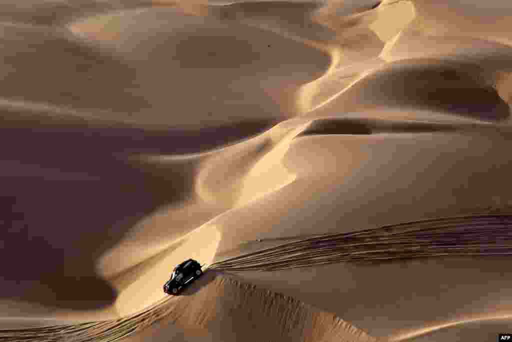 Mini&#39;s Spanish driver Nani Roma and co-driver Alexandre Haro Bravo compete during the Stage 2 of the Dakar 2019 between Pisco and San Juan de Marcona, Peru.