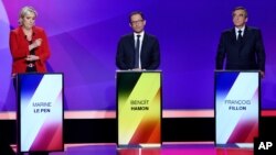 ပြင်သစ်သမ္မတရွေးကောက်ပွဲ ကိုယ်စားလှယ်လောင်းများ ဧပြီလ ၂၀ ရက်နေ့က စကားစစ်ထိုးနေကြစဉ်။