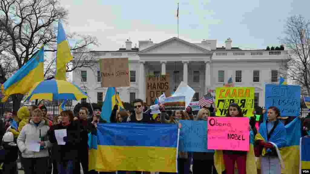 American Ukrainians protest near White House