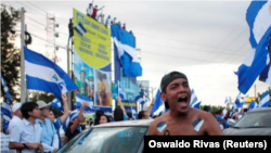 Un manifestante participa en una protesta contra el presidente nicaragüense Daniel Ortega, en Managua. REUTERS/Oswaldo Rivas. 15 de mayo de 2018. REUTERS/Oswaldo Rivas