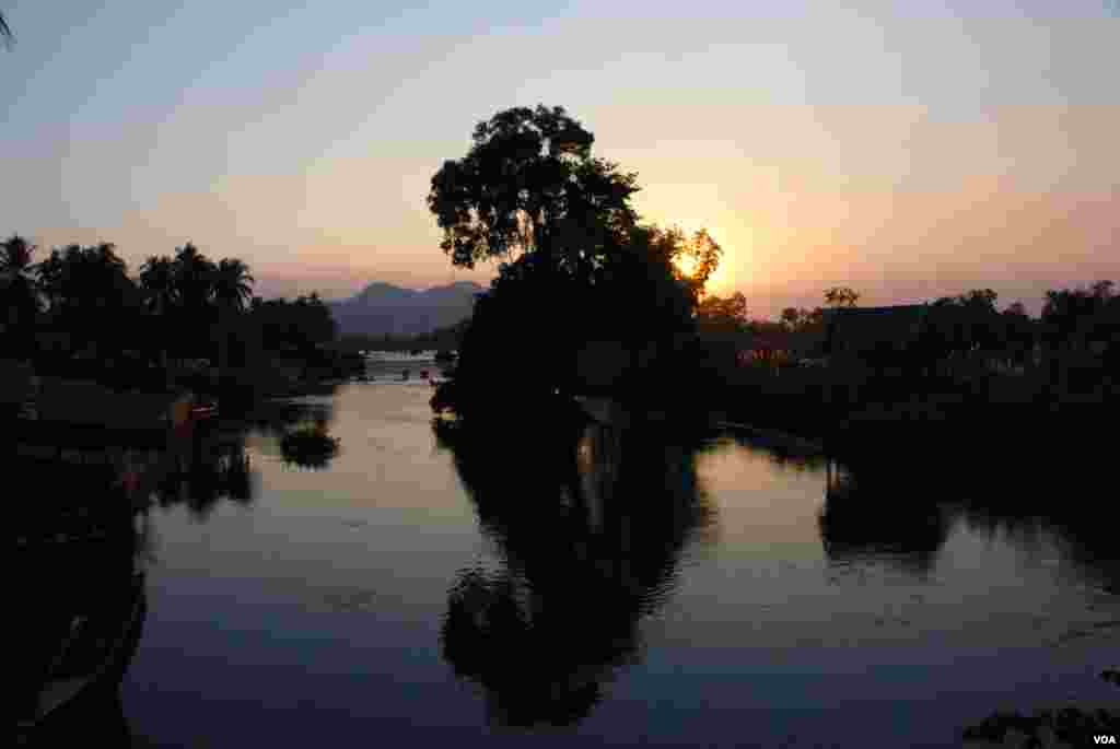Sunset over the Mekong River from Don Khone where many locals fear they might be displaced if the dam at nearby Don Sahong goes ahead. (Luke Hunt for VOA News)