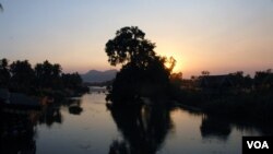 Sunset over the Mekong River from Don Khone where many locals fear they might be displaced if the dam at nearby Don Sahong goes ahead. (Luke Hunt for VOA News)