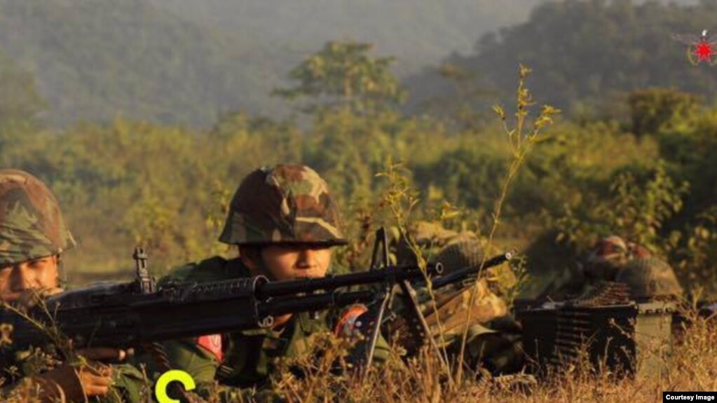 AA တပ္ဖြဲ႔၀င္မ်ား (ရကၡိဳင့္တပ္မေတာ္ - သတင္းႏွင့္ ျပန္ၾကားေရးဌာန)