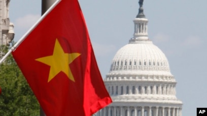 Nhân quyền và tự do tôn giáo luôn là các giá trị quan trọng để phát triển nền dân chủ. Nếu bạn quan tâm đến câu chuyện về cờ Việt Nam trên đất Mỹ, bức ảnh này sẽ đưa bạn tới những nơi gắn bó với chủ quyền và lòng yêu nước của người Việt tại Mỹ.