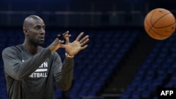 Kevin Garnett lors d'un match à Londres, Angleterre, le 15 janvier 2014.